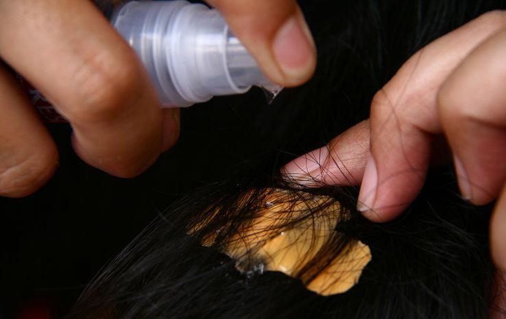 Как спасти причёску от прилипшей жевательной резинки