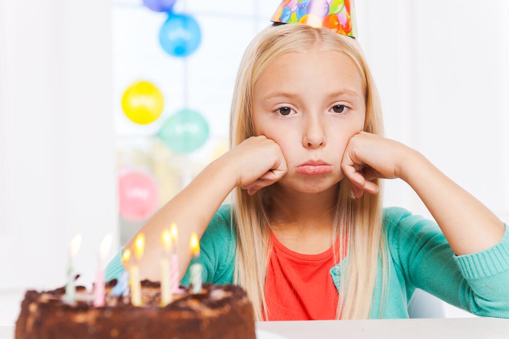 5 частых ситуаций, которые портят детский день рождения | parents